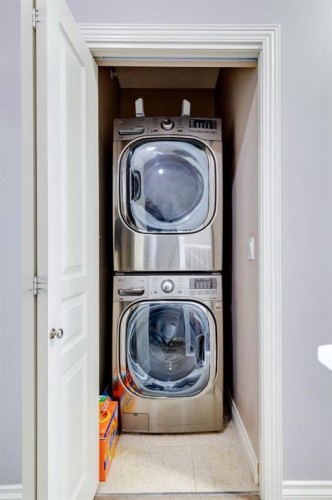 12-140 Rockyledge View Nw, Calgary, AB - Indoor Photo Showing Laundry Room