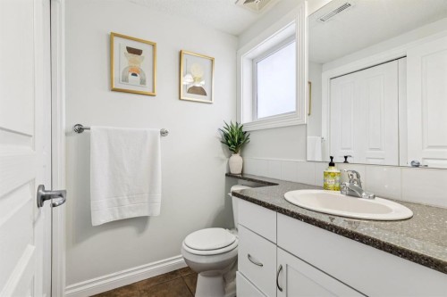 12-140 Rockyledge View Nw, Calgary, AB - Indoor Photo Showing Bathroom