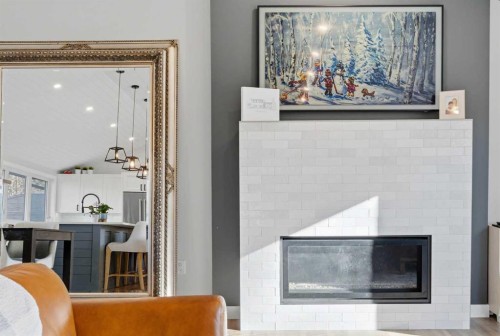 6725 Livingstone Drive Sw, Calgary, AB - Indoor Photo Showing Living Room