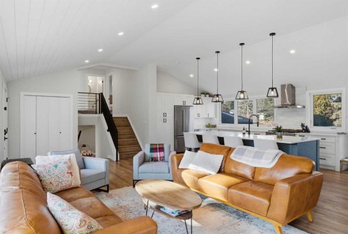 6725 Livingstone Drive Sw, Calgary, AB - Indoor Photo Showing Living Room