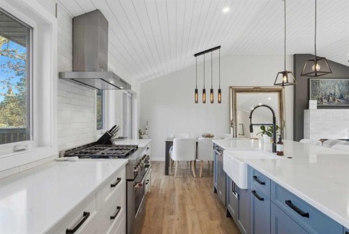 6725 Livingstone Drive Sw, Calgary, AB - Indoor Photo Showing Kitchen With Upgraded Kitchen