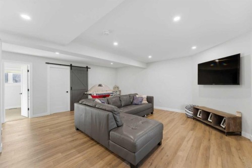 6725 Livingstone Drive Sw, Calgary, AB - Indoor Photo Showing Other Room