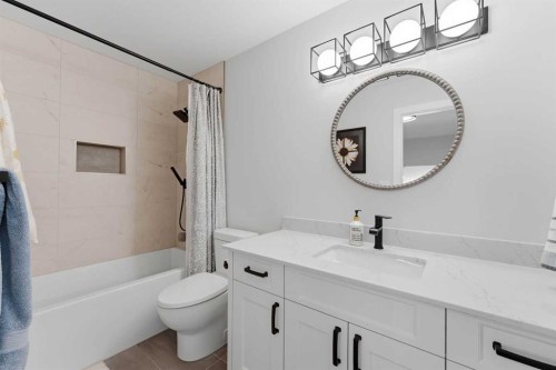 6725 Livingstone Drive Sw, Calgary, AB - Indoor Photo Showing Bathroom