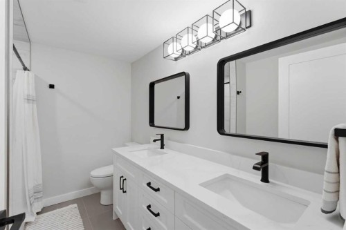 6725 Livingstone Drive Sw, Calgary, AB - Indoor Photo Showing Bathroom