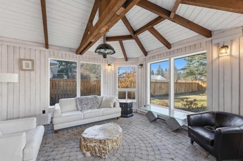6725 Livingstone Drive Sw, Calgary, AB - Indoor Photo Showing Living Room