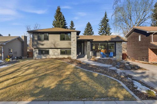 6725 Livingstone Drive Sw, Calgary, AB - Outdoor