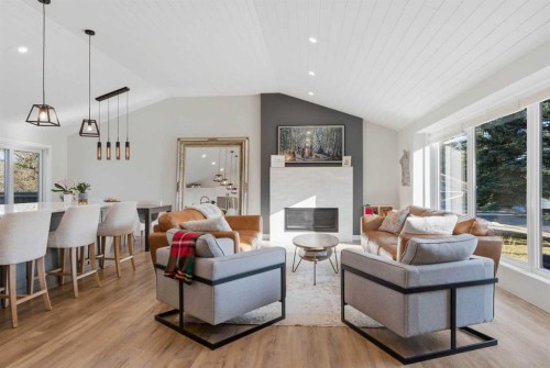 6725 Livingstone Drive Sw, Calgary, AB - Indoor Photo Showing Living Room