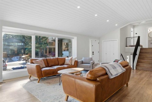 6725 Livingstone Drive Sw, Calgary, AB - Indoor Photo Showing Living Room