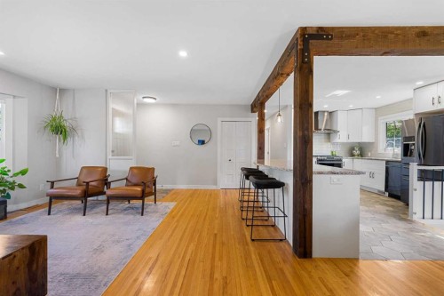 15 Fielding Drive Se, Calgary, AB - Indoor Photo Showing Kitchen With Upgraded Kitchen