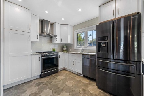 15 Fielding Drive Se, Calgary, AB - Indoor Photo Showing Kitchen With Upgraded Kitchen