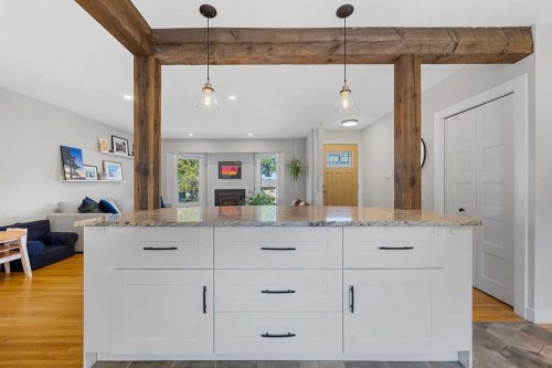 15 Fielding Drive Se, Calgary, AB - Indoor Photo Showing Kitchen