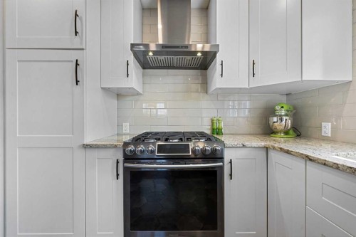 15 Fielding Drive Se, Calgary, AB - Indoor Photo Showing Kitchen With Upgraded Kitchen