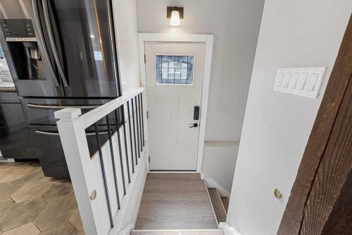 15 Fielding Drive Se, Calgary, AB - Indoor Photo Showing Other Room