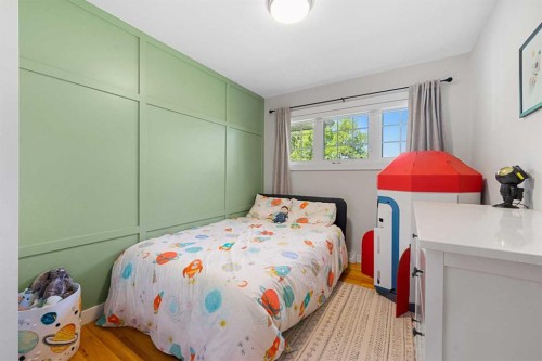 15 Fielding Drive Se, Calgary, AB - Indoor Photo Showing Bedroom