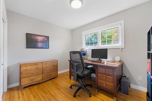 15 Fielding Drive Se, Calgary, AB - Indoor Photo Showing Office