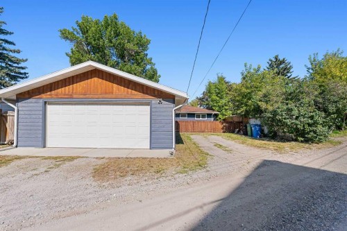 15 Fielding Drive Se, Calgary, AB - Outdoor