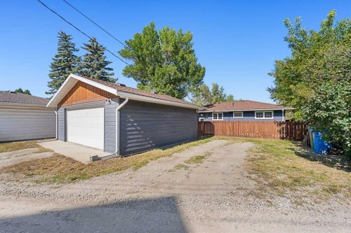 15 Fielding Drive Se, Calgary, AB - Outdoor With Exterior