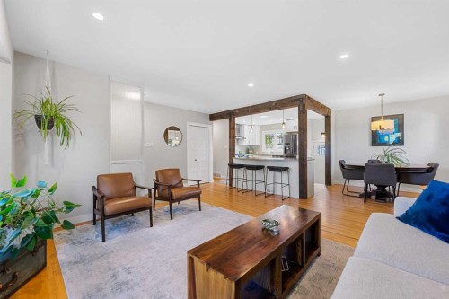 15 Fielding Drive Se, Calgary, AB - Indoor Photo Showing Living Room