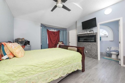 3810 Catalina Boulevard Ne, Calgary, AB - Indoor Photo Showing Bedroom