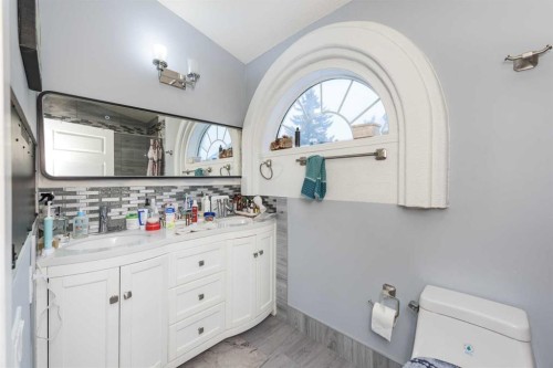 3810 Catalina Boulevard Ne, Calgary, AB - Indoor Photo Showing Bathroom