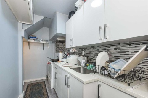 3810 Catalina Boulevard Ne, Calgary, AB - Indoor Photo Showing Kitchen