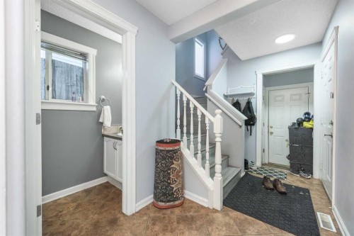 3810 Catalina Boulevard Ne, Calgary, AB - Indoor Photo Showing Other Room