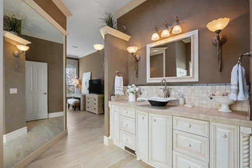 60 Woodpark Close Sw, Calgary, AB - Indoor Photo Showing Bathroom