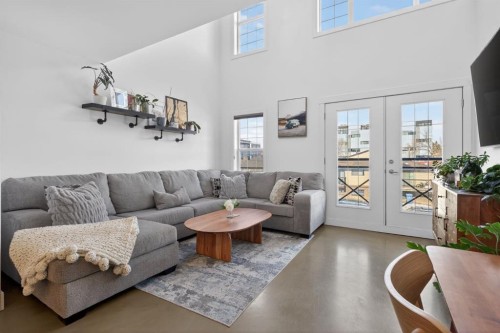 373-2233 34 Avenue SW Calgary, AB T2T 6N2