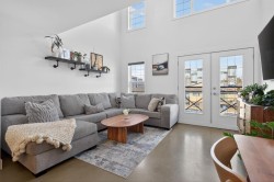 373-2233 34 Avenue SW Calgary, AB T2T 6N2