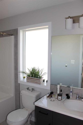 958 41 Avenue North, Lethbridge, AB - Indoor Photo Showing Bathroom