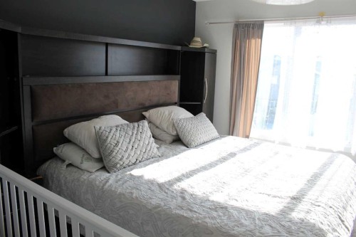 958 41 Avenue North, Lethbridge, AB - Indoor Photo Showing Bedroom