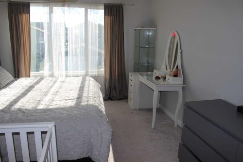 958 41 Avenue North, Lethbridge, AB - Indoor Photo Showing Bedroom