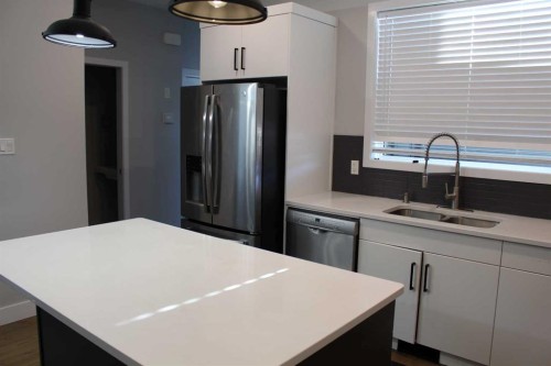 958 41 Avenue North, Lethbridge, AB - Indoor Photo Showing Kitchen With Double Sink