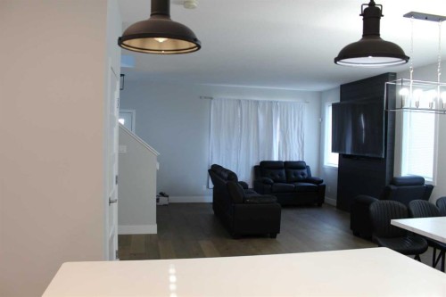 958 41 Avenue North, Lethbridge, AB - Indoor Photo Showing Living Room