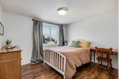 3011 32A Avenue Se, Calgary, AB - Indoor Photo Showing Bedroom