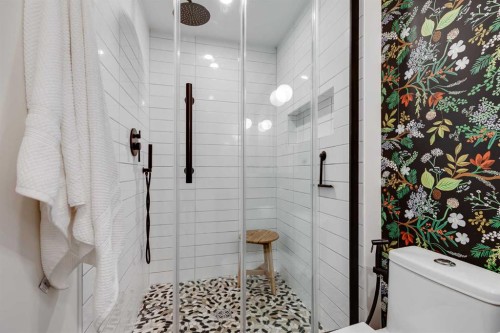 3011 32A Avenue Se, Calgary, AB - Indoor Photo Showing Bathroom