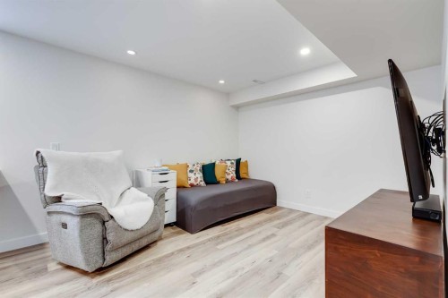 3011 32A Avenue Se, Calgary, AB - Indoor