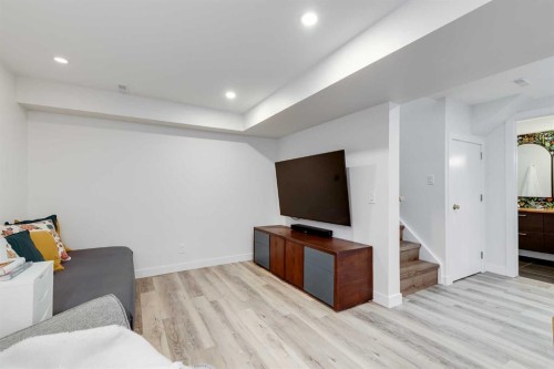 3011 32A Avenue Se, Calgary, AB - Indoor