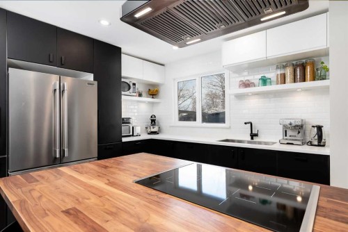 3011 32A Avenue Se, Calgary, AB - Indoor Photo Showing Kitchen