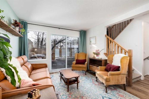 3011 32A Avenue Se, Calgary, AB - Indoor Photo Showing Living Room