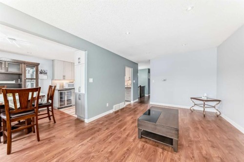 52A Queen Alexandra Close Se, Calgary, AB - Indoor