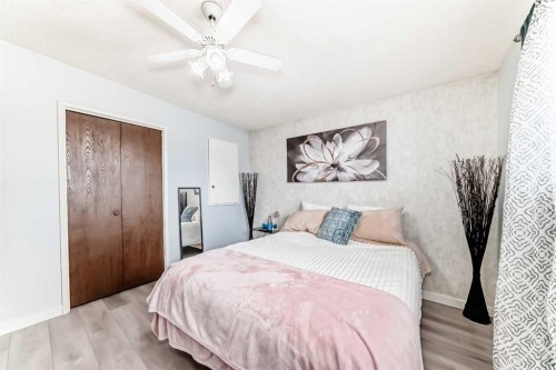 52A Queen Alexandra Close Se, Calgary, AB - Indoor Photo Showing Bedroom