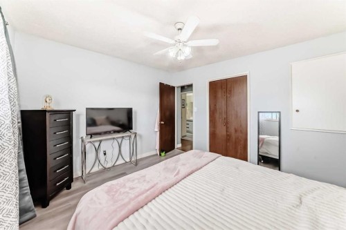 52A Queen Alexandra Close Se, Calgary, AB - Indoor Photo Showing Bedroom