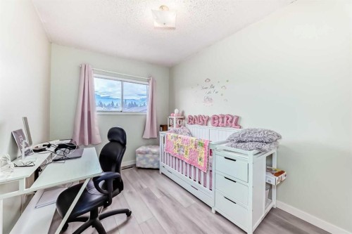 52A Queen Alexandra Close Se, Calgary, AB - Indoor