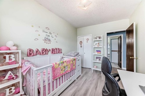 52A Queen Alexandra Close Se, Calgary, AB - Indoor