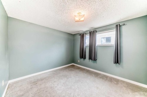 52A Queen Alexandra Close Se, Calgary, AB - Indoor Photo Showing Other Room