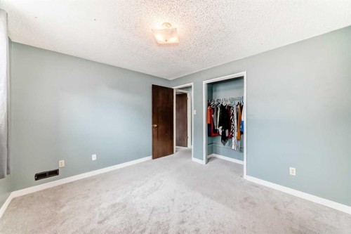 52A Queen Alexandra Close Se, Calgary, AB - Indoor Photo Showing Other Room
