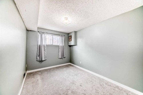 52A Queen Alexandra Close Se, Calgary, AB - Indoor Photo Showing Other Room