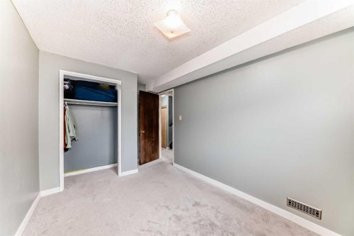 52A Queen Alexandra Close Se, Calgary, AB - Indoor Photo Showing Other Room