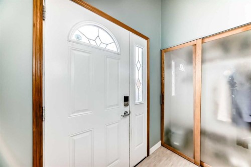 52A Queen Alexandra Close Se, Calgary, AB - Indoor Photo Showing Other Room